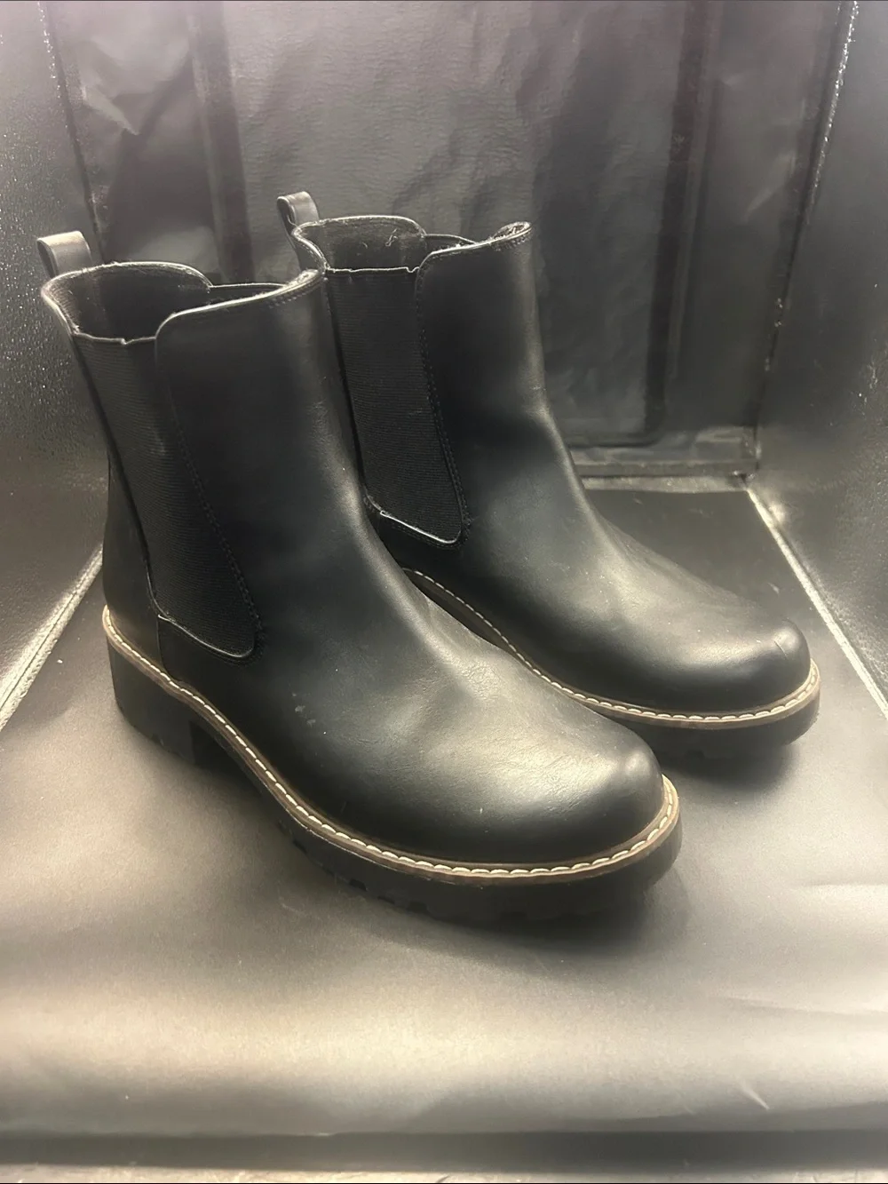 Universal Thread Black Chelsea Chukka Boots
